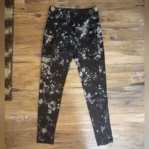 NWOT Shosho Monochrome Black & Grey Yoga Leggings. Women's Medium.
